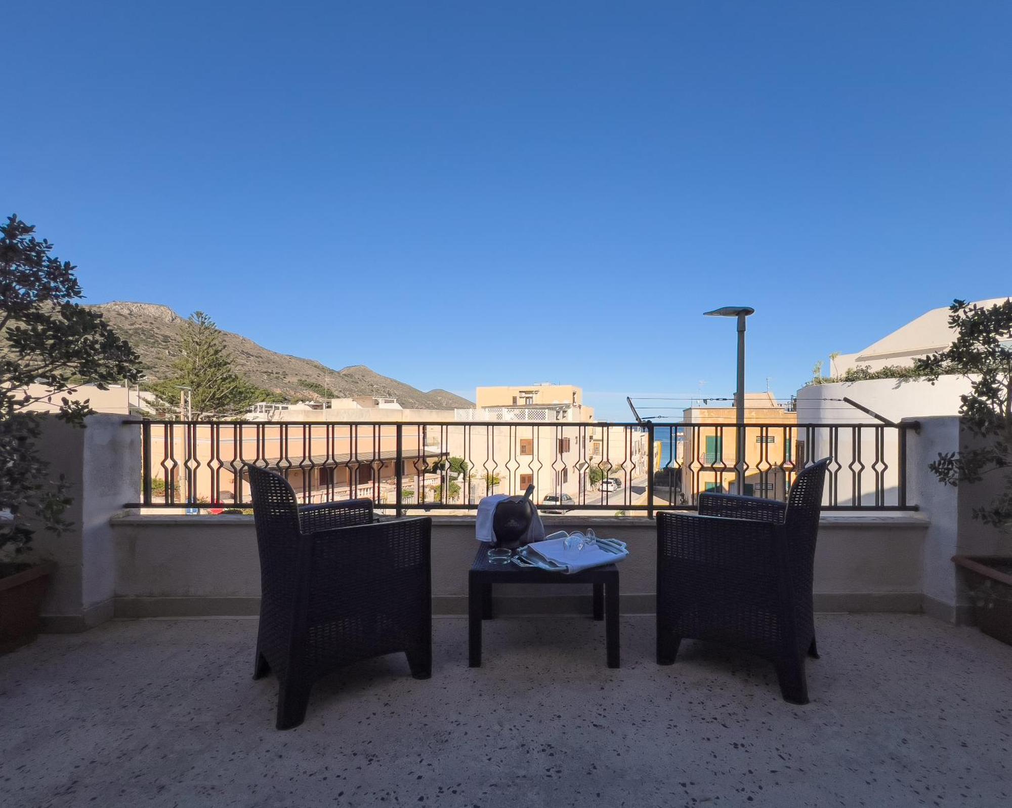 Ponente & Maestro Rooms Favignana Exterior foto